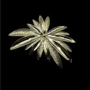 Vintage Sarah Coventry Gold Brooch